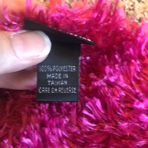 NWOT Hot pink hat scarf and gloves.Cejon brand. - Picture 10 of 11